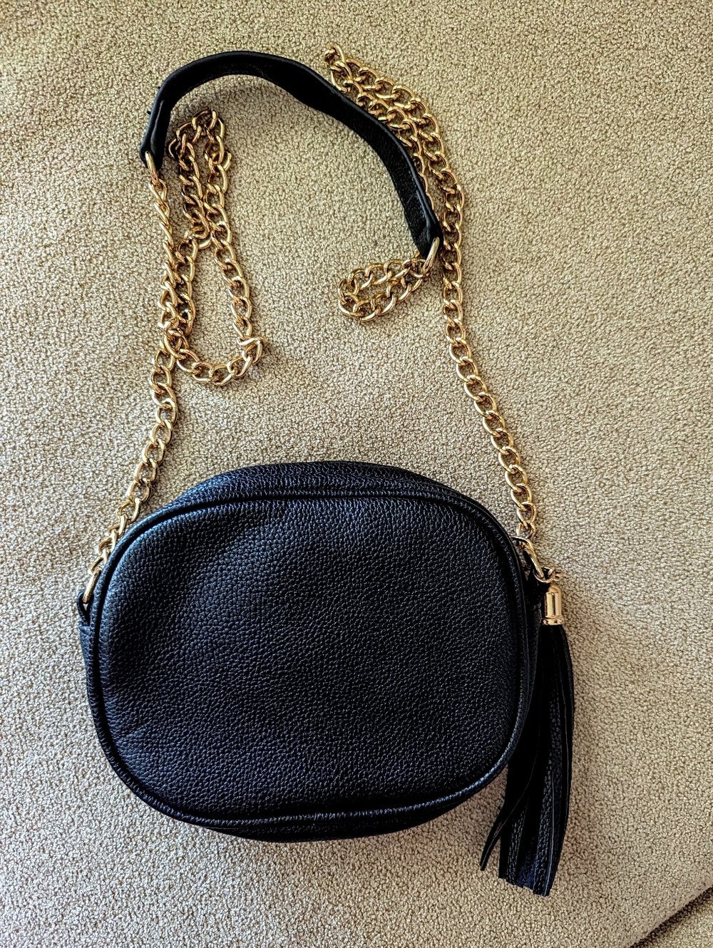 FOREVER 21 Black Pebbled Leather Crossbody Bag with Gold Chain
